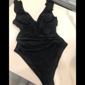 Cupshe ruffle swimsuit